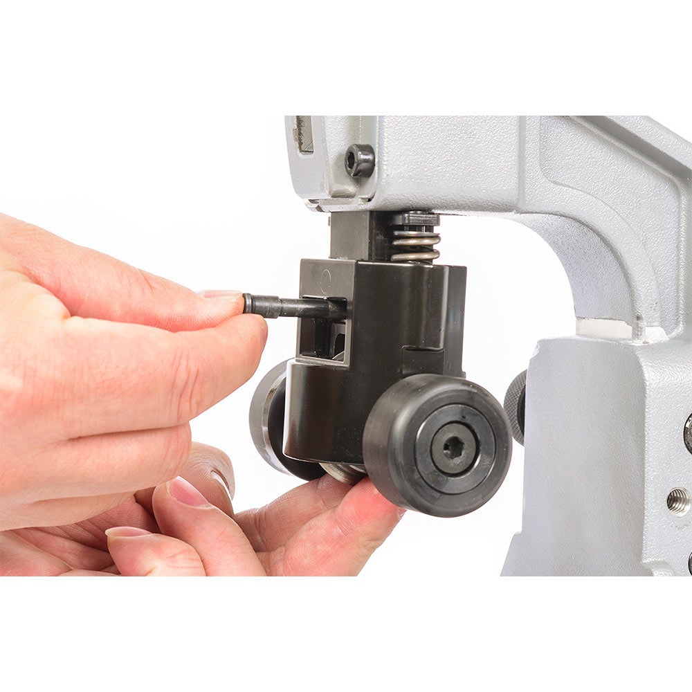 Sega Da Decubo Scheppach DECO-XLS - Taglio Legno, Metallo E Plexiglass Con Pedale E Lampada