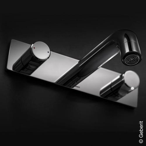 Immagine di Geberit ONE rubinetteria per lavabo, design arrotondato, montaggio a parete e miscelatore a due manopole, con scatola funzionale da incasso, finiture cromo 116.460.21.1