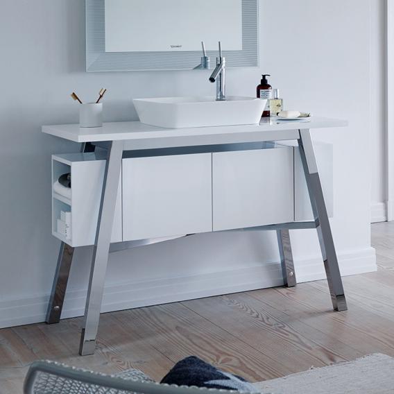 Immagine di Duravit CAPE COD composizione bagno: mobile sottolavabo a pavimento, colore bianco lucido + specchio con illuminazione + bacinella 46 cm, colore bianco + miscelatore Axor Starck, finitura cromo CC953308585-2340460000