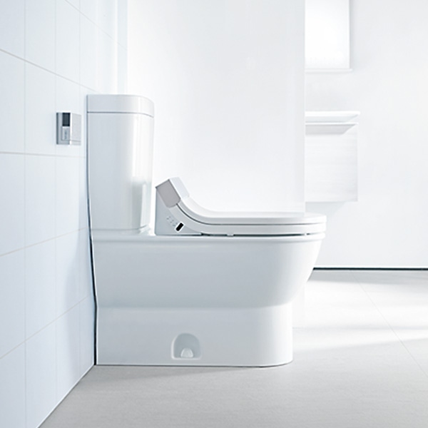 Immagine di Duravit DARLING NEW set sanitari a pavimento, vaso monoblocco con cassetta di scarico per attacco sinistra, destra o centrale alto, sedile con coperchio a chiusura rallentata, bidet con troppopieno, colore bianco finitura lucido 2138090000+2251100000