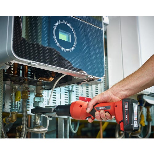 Immagine di Ridgid RP 219 Pressatrice a batteria completo di ganasce M 15-18-22 mm, caricabatterie veloce da 230 V, e cassetta di trasporto + omaggio batteria 2.5 Ah 18 V Li-Ion 69078+56513