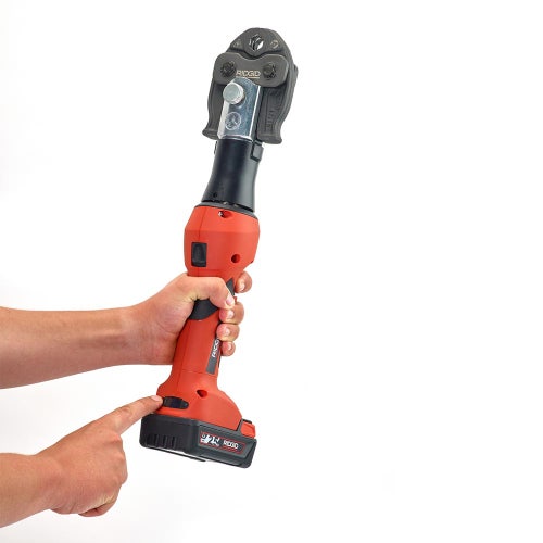 Immagine di Ridgid RP 219 Pressatrice a batteria completo di ganasce M 15-18-22 mm, caricabatterie veloce da 230 V, e cassetta di trasporto + omaggio batteria 2.5 Ah 18 V Li-Ion 69078+56513