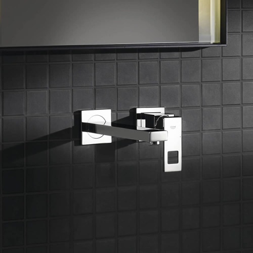Immagine di Grohe EUROCUBE miscelatore a 2 fori, per lavabo, con mousseur regolabile, senza corpo incasso, finitura cromo 19895000