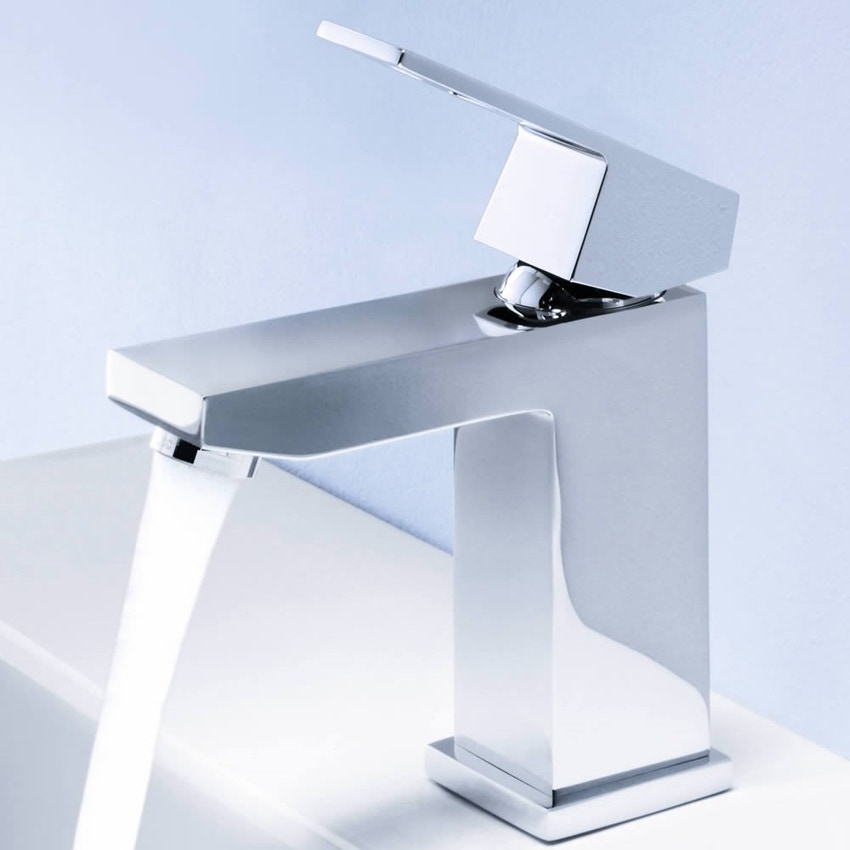 Immagine di Grohe EUROCUBE miscelatore monocomando H.16 cm, per lavabo, senza scarico, con risparmio energetico, finitura cromo 2339200E