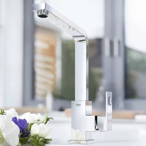 Immagine di Grohe EUROCUBE miscelatore monocomando H.31 cm per lavello, con bocca girevole, finitura cromo 31255000