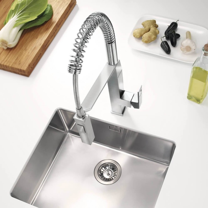 Immagine di Grohe EUROCUBE miscelatore monocomando H.55 cm per lavello professional, doccetta professionale, con bocca girevole, finitura satinato super steel 31395DC0