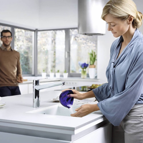 Immagine di Grohe EURODISC COSMOPOLITAN miscelatore monocomando H.21 cm per lavello, bocca girevole, finitura cromo 33770002