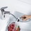 Immagine di Grohe EURODISC COSMOPOLITAN miscelatore monocomando H.22 cm, per lavello, con limitatore di portata e bocca girevole, finitura cromo 32257002