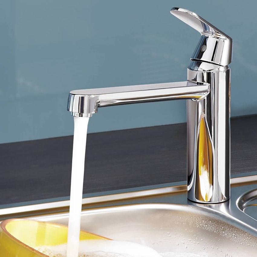 Immagine di Grohe EUROSMART COSMOPOLITAN miscelatore monocomando H.21 cm per lavello, con bocca girevole, finitura cromo 30193000