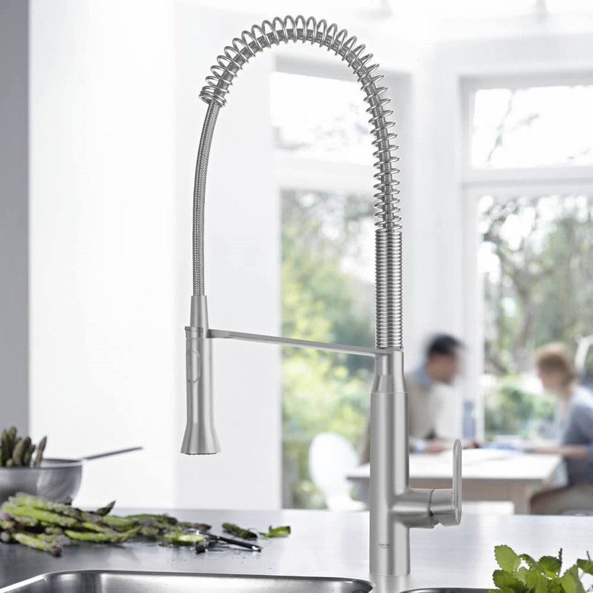 Immagine di Grohe K7 miscelatore monocomando H.67 cm per lavello, con doccetta professionale, finitura satinato super steel 32950DC0