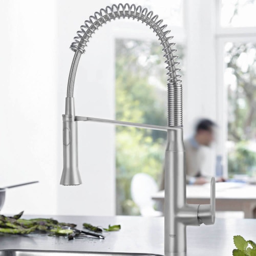 Immagine di Grohe K7 miscelatore monocomando H.54 cm, per lavello, bocca medio-alta, doccetta professionale, finitura satinato super steel 31379DC0