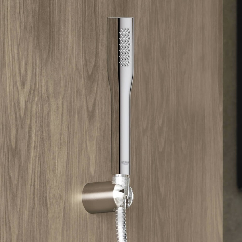 Immagine di Grohe EUPHORIA COSMOPOLITAN STICK set doccia completo con manopola doccia 27400000, supporto a parete e flessibile 150 cm, con portata limitata, finitura cromo 27369000