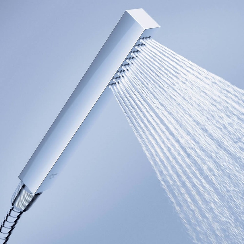 Immagine di Grohe EUPHORIA CUBE STICK set doccia completo con manopola doccia 27699, supporto doccia a parete e flessibile 125 cm, con limitatore di portata, finitura cromo 27703000