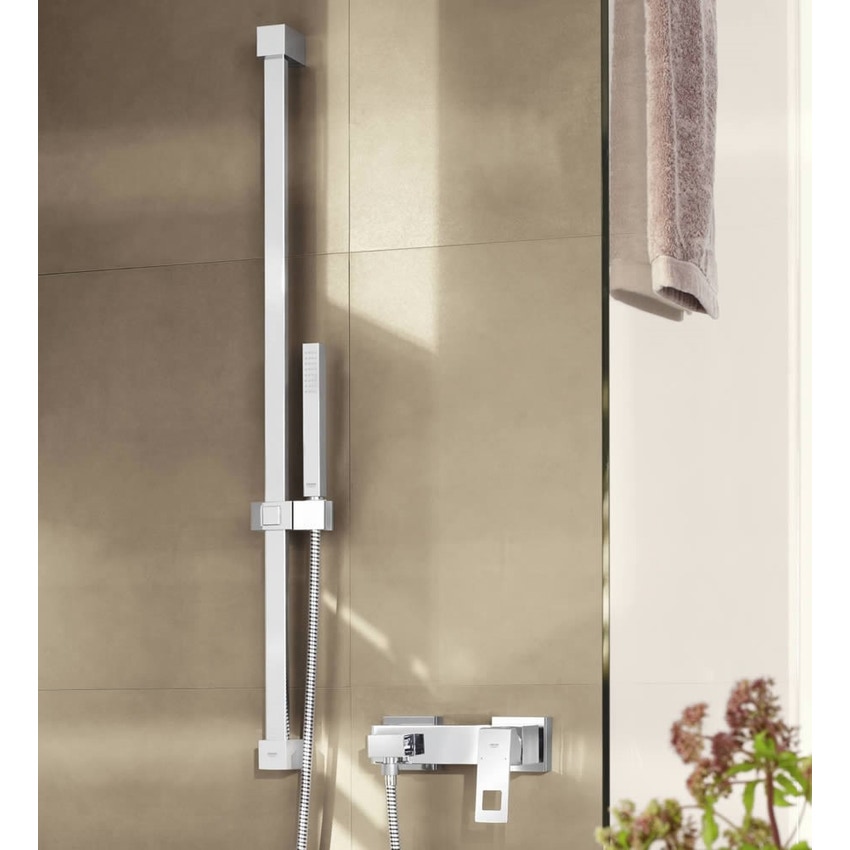 Immagine di Grohe EUPHORIA CUBE STICK set asta doccia a getto fisso, con manopola doccia 27698, asta doccia H.90 cm e flessibile 175 cm, finitura cromo 27700000