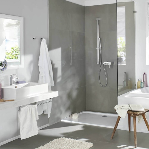 Immagine di Grohe EUPHORIA CUBE STICK set asta doccia a getto fisso, con manopola doccia 27698, asta doccia H.90 cm e flessibile 175 cm, finitura cromo 27700000