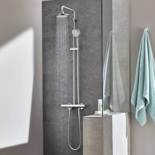 Immagine di Grohe TEMPESTA COSMOPOLITAN 160 sistema doccia con miscelatore termostatico, braccio doccia, soffione Ø 39 cm, raccordo, manopola doccia, supporto regolabile e flessibile 175 cm, finitura cromo 27922000