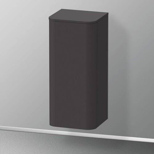 Immagine di Duravit HAPPY D.2 PLUS composizione bagno: mobile sottolavabo e colonna bassa sospesi, colore grigio grafite opaco e noce spazzolato + specchio con illuminazione, finitura organic + lavabo 60 cm, colore antracite opaco + miscelatore monocomando C.1 L, colore nero HP496108080-HP1260R8080