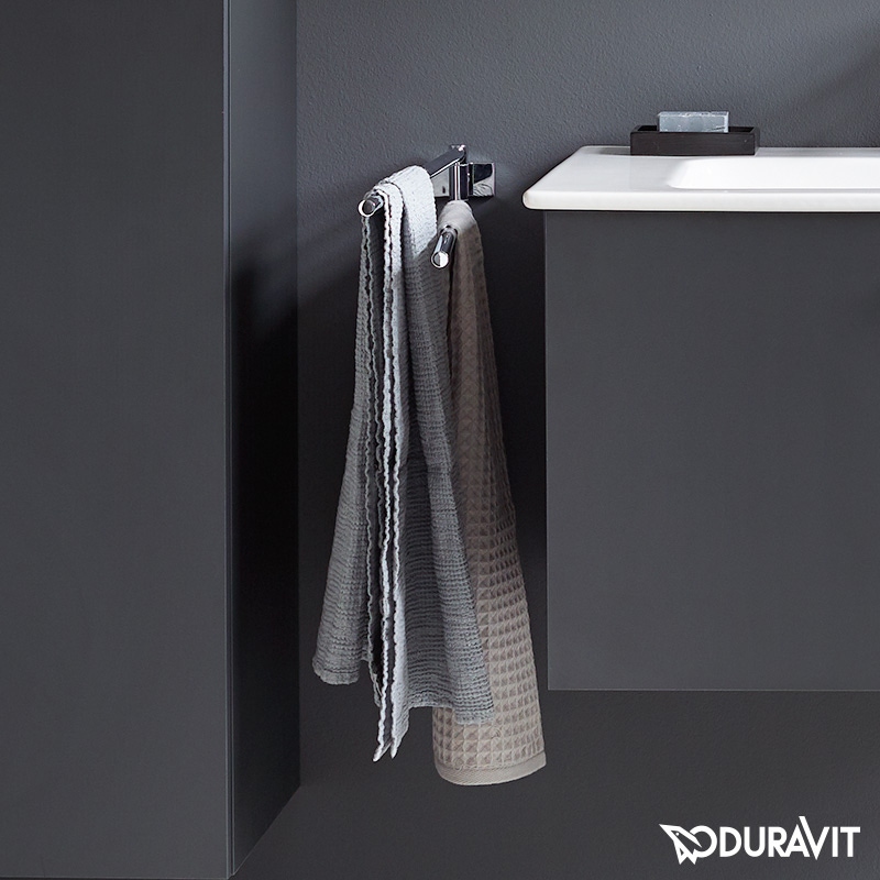 Duravit HAPPY D.2 PLUS composizione bagno: mobile sottolavabo e colonna  bassa sospesi, colore bianco Nordic opaco e rovere mediterraneo + 2 specchi  con illuminazione, finitura radial + lavabi 60 cm, colore bianco +