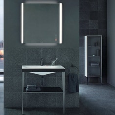 Immagine di Duravit XVIU composizione bagno sostegno metallico, colore nero opaco con lavabo due fori, colore bianco + colonna bassa, colore bianco opaco + specchio con profilo nero opaco + sifone di design, colore nero opaco XV4715OB240-XV70420B2B2