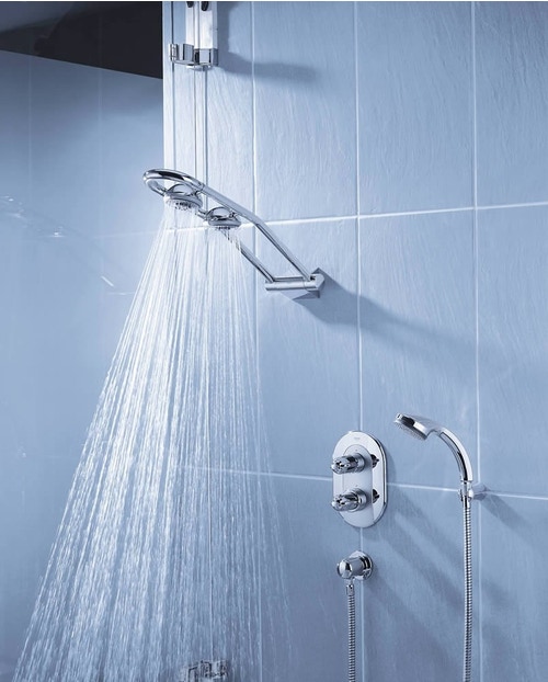 Immagine di Grohe Freehander® Sistema doccia da incasso Con due soffioni doccia orientabili braccio doccia orientabile per funzione doccia (posizione alta) e soffioni laterali (posizione bassa) cromo 27005000