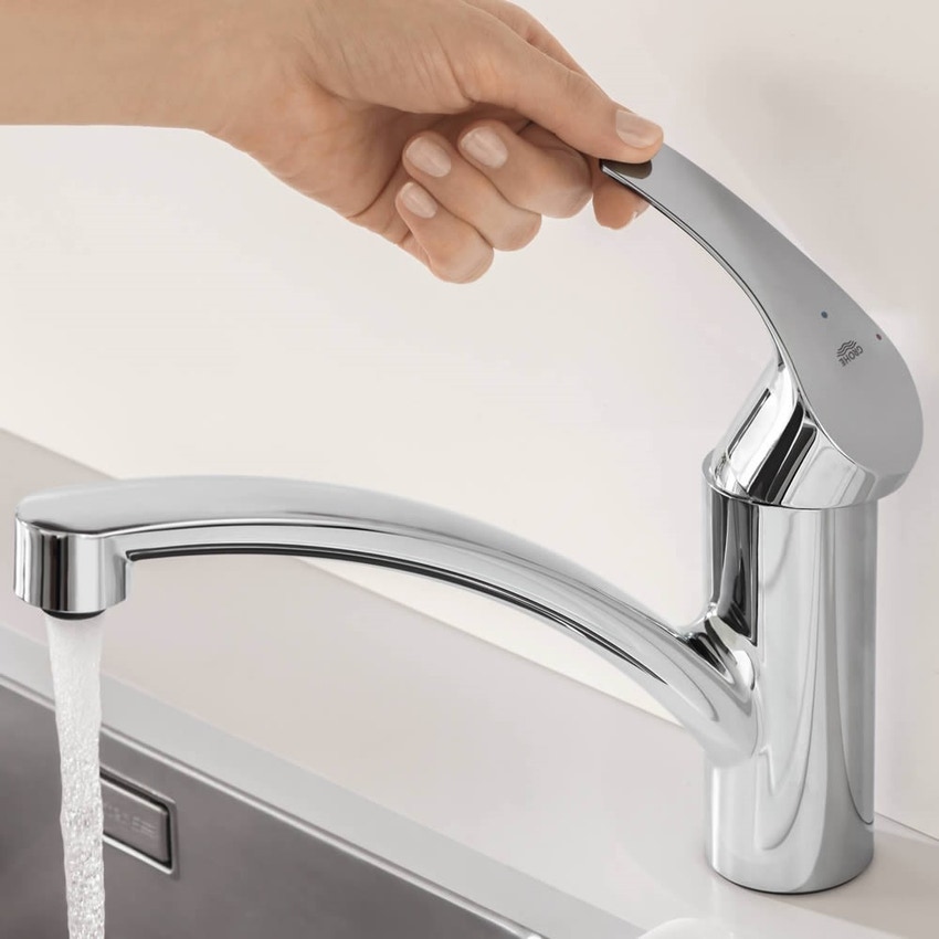Immagine di Grohe EUROSMART miscelatore monocomandoH.18 cm per lavello, con bocca girevole, con limitatore di temperatura integrato, finitura cromo 33281002