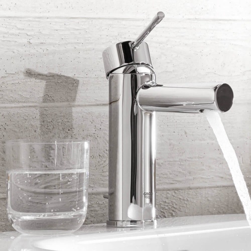 Immagine di Grohe ESSENCE miscelatore monocomando H.17 cm, per lavabo, con scarico, finitura cromo 32898001