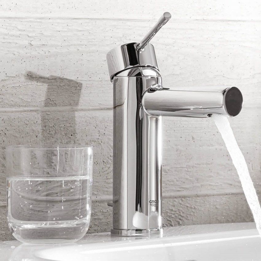 Immagine di Grohe ESSENCE miscelatore monocomando H.17 cm, per lavabo, con scarico, finitura cromo 32898001
