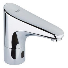 Immagine di Grohe EUROPLUS E miscelatore elettronico per lavabo, senza dispositivo di miscelazione, con comando ad infrarossi e limitatore di temperatura regolabile, finitura cromo 36208001