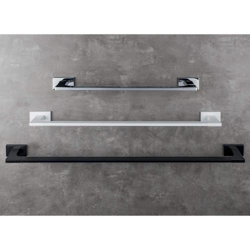 Immagine di Colombo Design LOOK set a muro con portascopino, porta rotolo, porta sapone, 2 porta salviette e appenditutto, finitura cromo SETLO004
