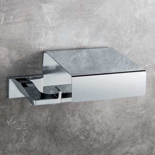 Immagine di Colombo Design LOOK set a muro con portascopino, porta rotolo coperto e appenditutto, finitura cromo SETLO002