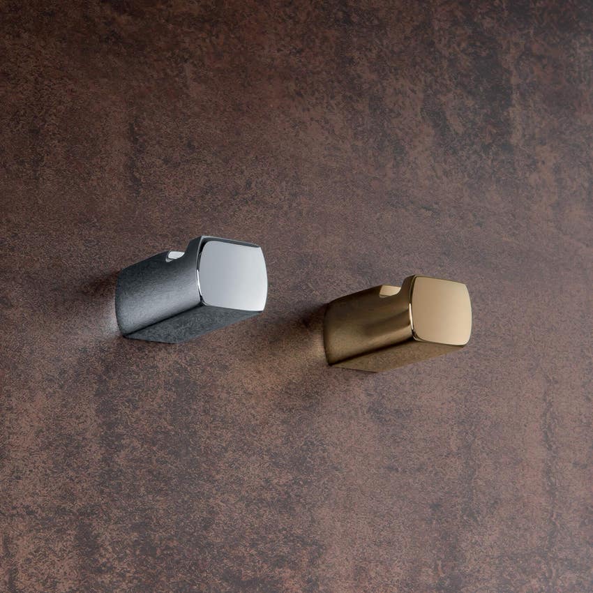 Immagine di Colombo Design LULÙ set a muro con portascopino, porta rotolo e appenditutto, finitura cromo SETLU001