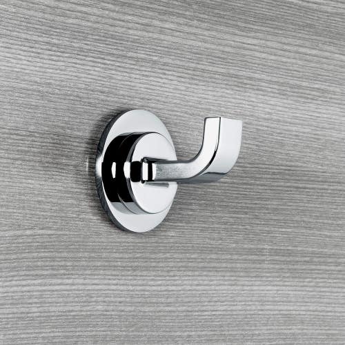 Immagine di Colombo Design NORDIC set a muro con portascopino, porta rotolo, appenditutto, dispenser sapone e porta salviette, finitura cromo SETNO002