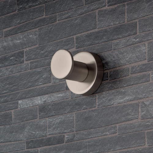 Immagine di Colombo Design PLUS set a muro con porta scopino, porta rotolo e appenditutto, finitura cromo SETPL001