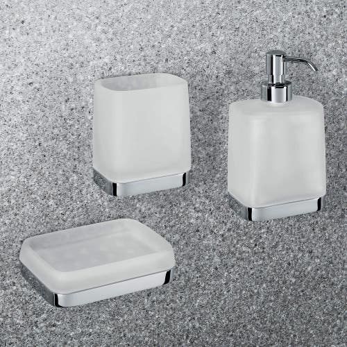Immagine di Colombo Design TIME set a muro con porta scopino, porta rotolo coperto, appenditutto, porta salviette reversibile e dispenser sapone, finitura cromo SETTI002