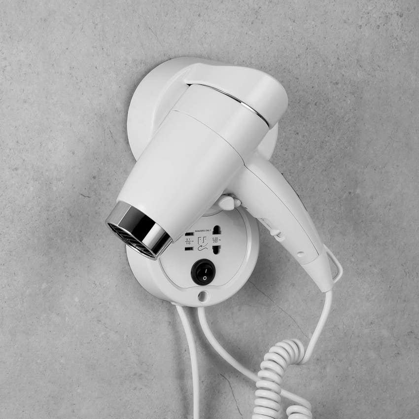 Immagine di Colombo Design CONTRACT asciugacapelli da parete con presa universale per rasoio, 110/220 V, colore bianco B99700-BI