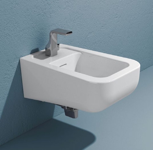 Immagine di Flaminia COMO set sanitari sospesi, vaso con sistema goclean® e coprivaso avvolgente con discesa rallentata, bidet monoforo con troppopieno, colore bianco finitura lucido CM118+CM218+CMCW03