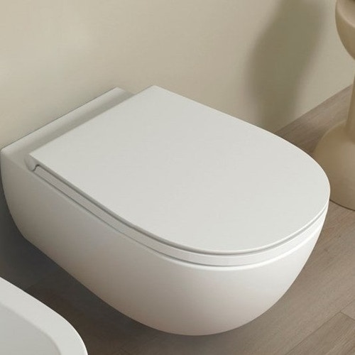 Immagine di Flaminia IO 2.0 set sanitari sospesi, vaso con sistema goclean® e coprivaso slim con discesa rallentata, bidet monoforo con troppopieno, colore bianco finitura lucido IO118G+IO218+IOCW07