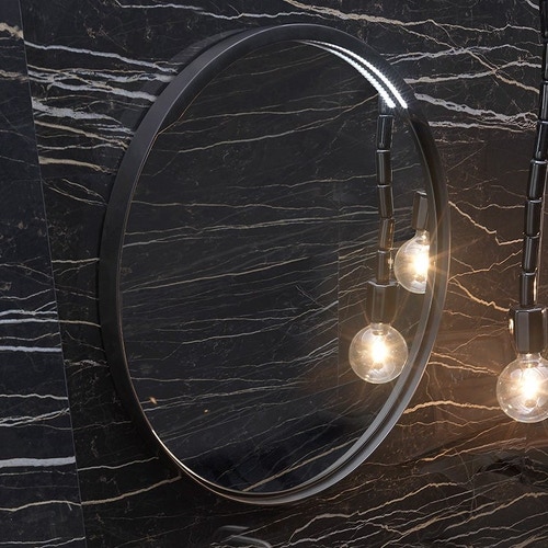 Immagine di Flaminia MADRE specchio diametro 75 cm, con luce led e cornice in resina verniciata colore nero finitura opaco MASPE75NE