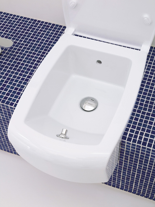Immagine di Flaminia UNA set sanitari semincasso, vaso con scarico S/P, coprivaso e copribidet avvolgenti, bidet con troppopieno, colore bianco finitura lucido UNA/WC+UNA/B+UNACW02+UNACB04