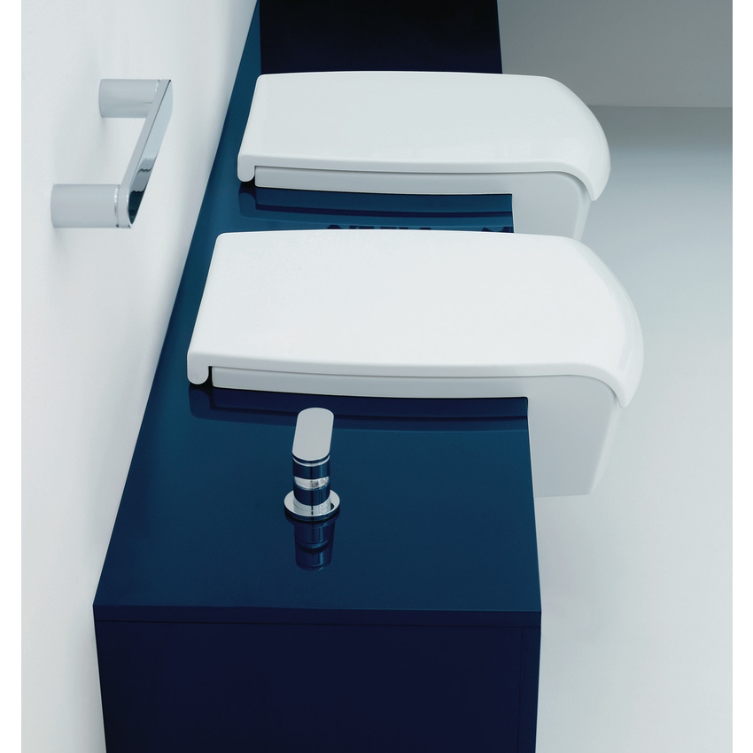 Immagine di Flaminia UNA set sanitari semincasso, vaso con scarico S/P, coprivaso e copribidet avvolgenti, bidet con troppopieno, colore bianco finitura lucido UNA/WC+UNA/B+UNACW02+UNACB04