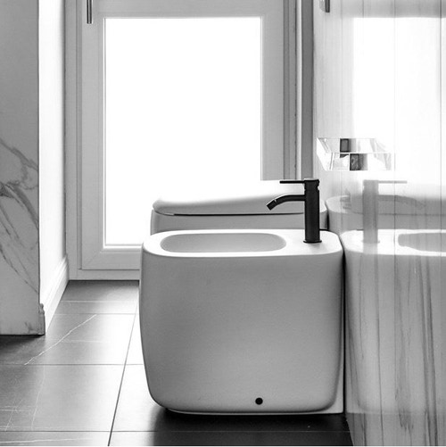 Immagine di Flaminia MONÒ bidet back to wall monoforo, con troppopieno, colore bianco finitura lucido MN217