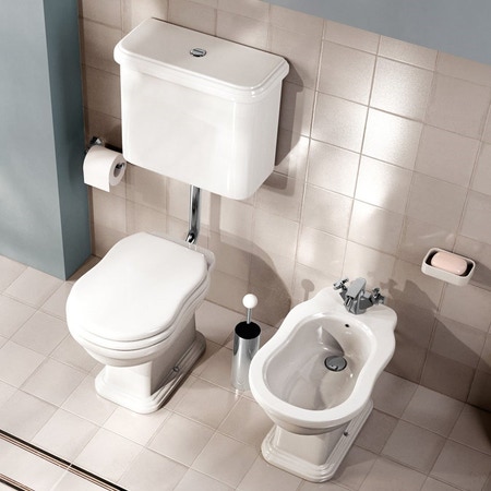 Immagine di Flaminia EFI set sanitari a pavimento, vaso con scarico a pavimento, cassetta di scarico a zaino e batteria di scarico doppio flusso, coprivaso con discesa rallentata, colore bianco finitura lucido 6010+6004+6005+23/CR