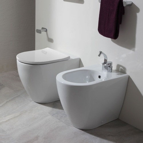 Immagine di Flaminia LINK set sanitari back to wall, vaso con scarico S/P, sistema goclean® e coprivaso avvolgente con discesa rallentata, bidet monoforo con troppopieno, colore bianco finitura lucido LK117G+LK217+LKCW07