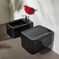 Immagine di Flaminia NILE set sanitari sospesi, vaso con sistema goclean® e coprivaso avvolgente con discesa rallentata, bidet monoforo con troppopieno, colore nero finitura lucido NL118GNER+NL218NER+NLCW03NER