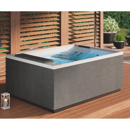 Immagine di Novellini DIVINA L SPA PLUS minipiscina idromassaggio da esterno con luci led bianche, L.185 P.160 H.85, per 3 persone, sedile e poggiatesta colore nero, vasca colore bianco finitura lucido DOL4O0-W10H