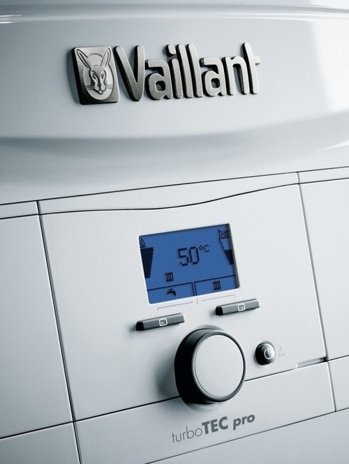 Immagine di Vaillant atmoTEC pro VMW balkon 240-3B ERP (MTN) Caldaia murale da esterno per riscaldamento e acqua calda sanitaria 0010016271