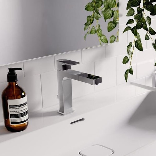 Immagine di Ideal Standard EDGE miscelatore monocomando lavabo H.17 cm, con asta di comando e scarico piletta, finitura cromo A7106AA