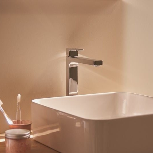 Immagine di Ideal Standard EDGE miscelatore monocomando da appoggio su piano H.29 cm, senza asta di comando e scarico piletta, finitura cromo A7114AA