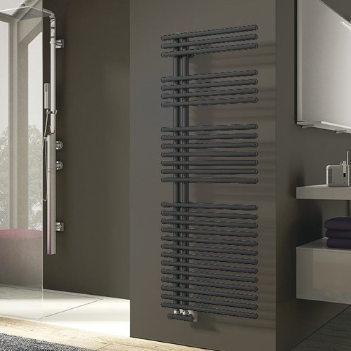 Immagine di Irsap FUNKY scaldasalviette, 27 tubi, 3 intervalli, H.142,3 L.60 P.6,2 cm, attacco sinistro, colore grigio titanio metallizzato finitura lucido FLL060BL3IR01NNN01