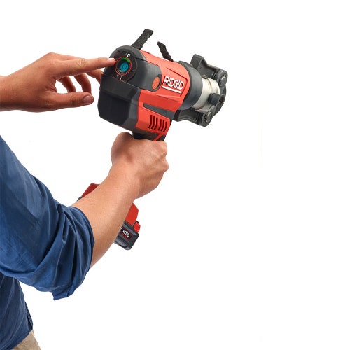 Immagine di Ridgid RP 350-C Pressatrice a pistola completo di ganasce V 15-18-22 mm, adattatore per alimentazione 220 V (con cavo da 5 m) e cassetta di trasporto 67128